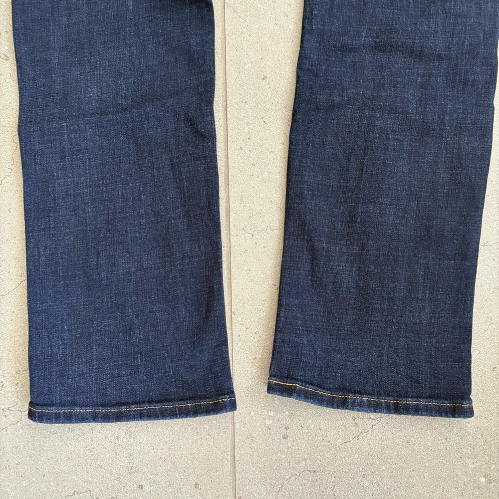 Levis Classic Straight Jeans - Picture 5 of 9